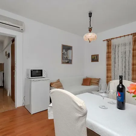 Tihana Apartment *