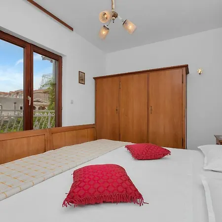 Tihana Apartment *