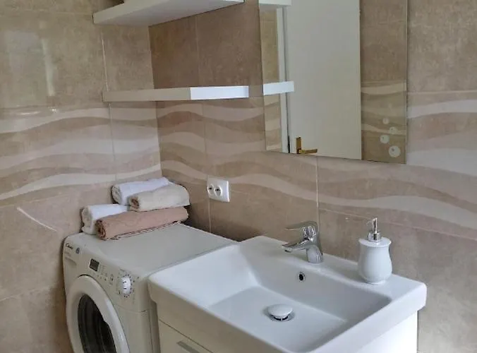 Tihana * Μακάρσκα